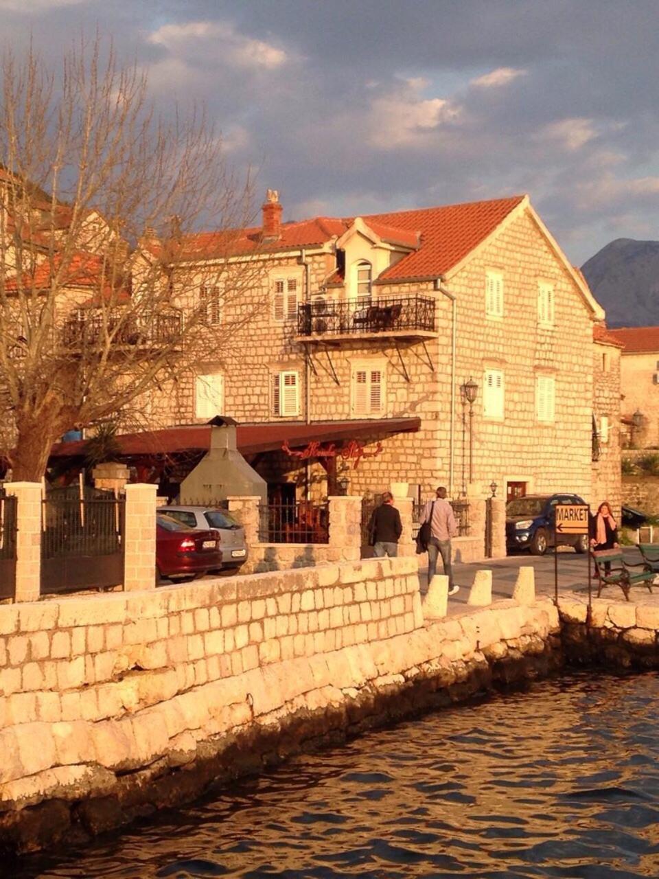 Lady Of The Rocks Apartments Perast Exteriör bild